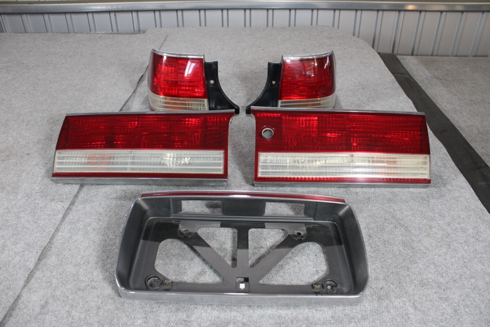 crown様 TOYOTA CROWN JZS151 OEM JDM RHD REAR LIGHTS TAIL LAMPS