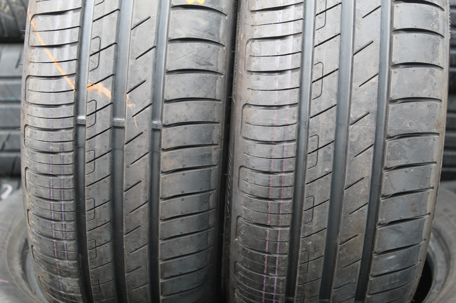 New 195 55 16 Goodyear, Efficient Grip Perfromance, 87V x1 Tyre (F1_tyres) L3649