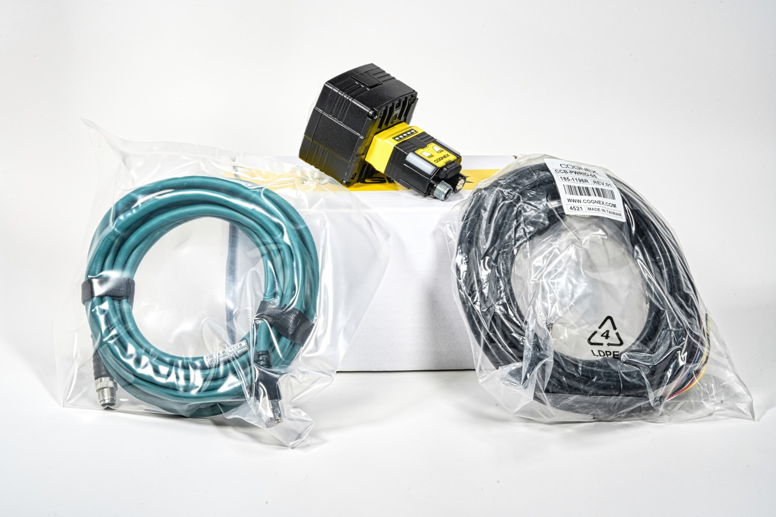 【新品・未使用】carry2 first color NEW Cognex IS2802M-24520-SC AI Camera + Cables Edge Learning
