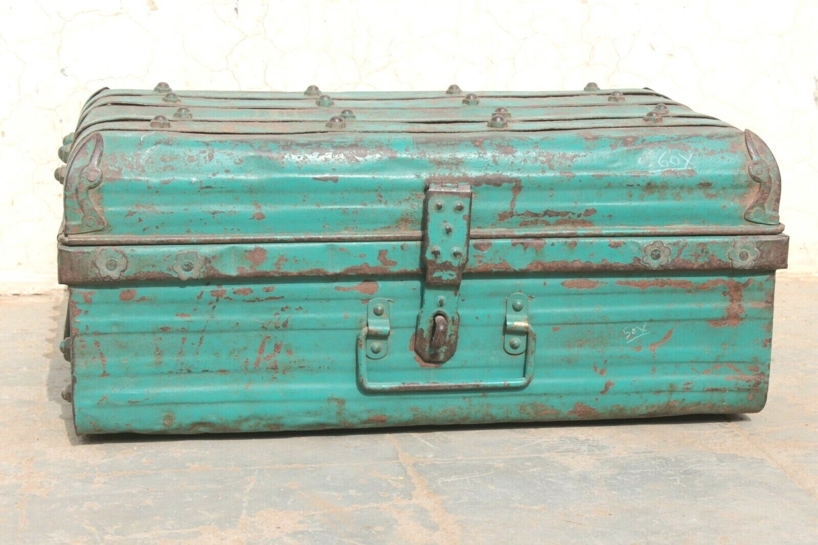 インドのアンティーク箱 Old Vintage Iron Trunk Box Antique Indian Storage Home Decor