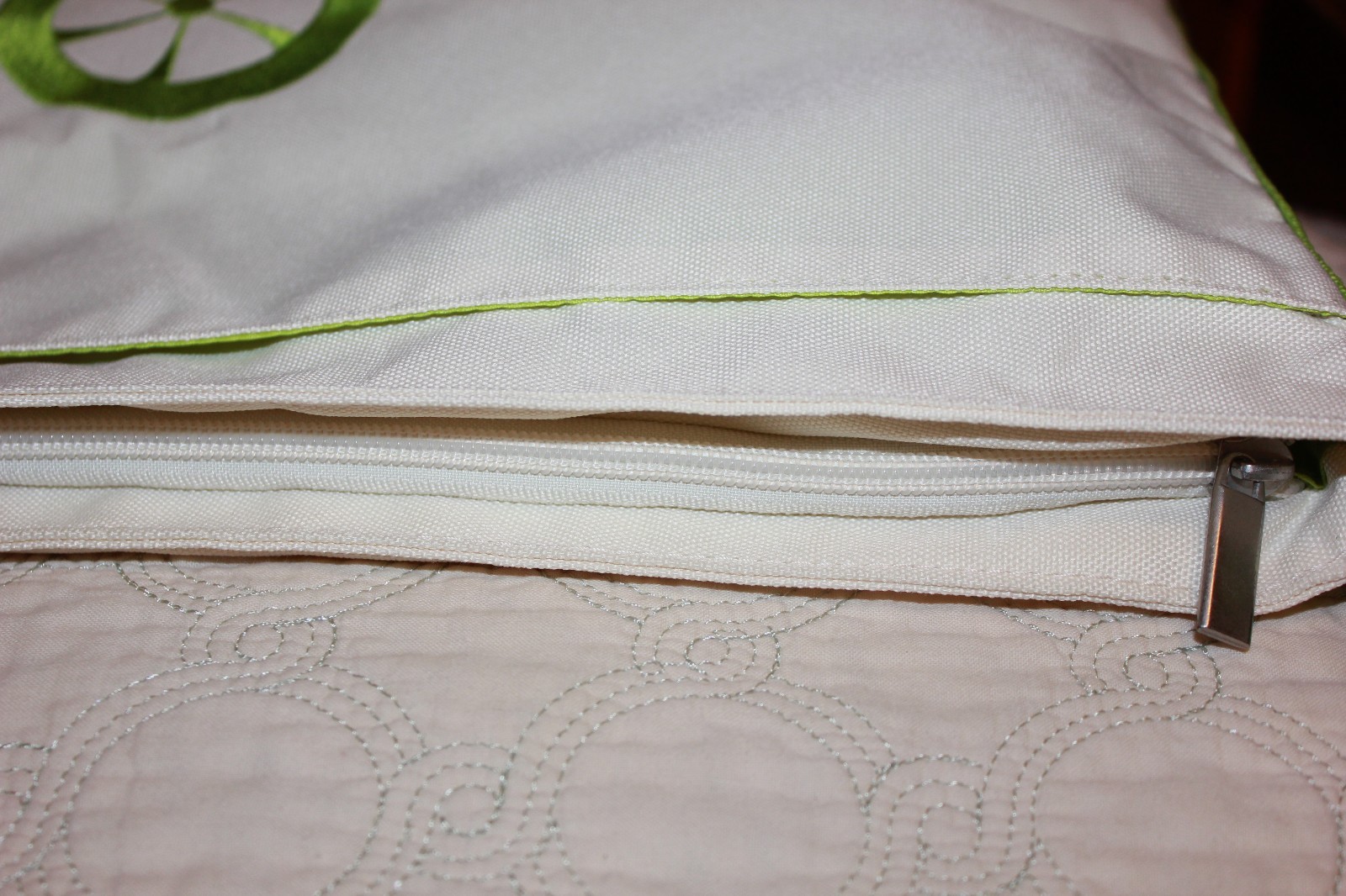 Creative Memories White & Green shoulder tote w/ outside  pocket NEW  logo