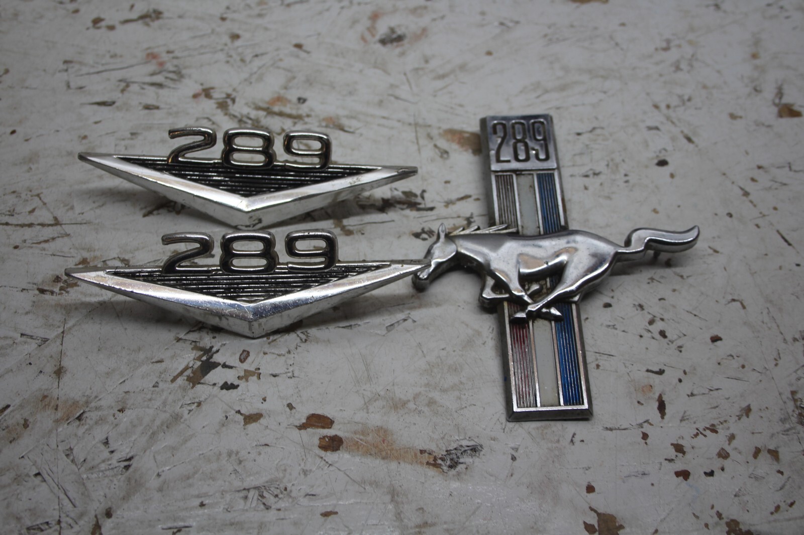 ロコページ◇14kgf Vintage 1967-68 Mustang Pony 289 Left/ Side Fender Emblems