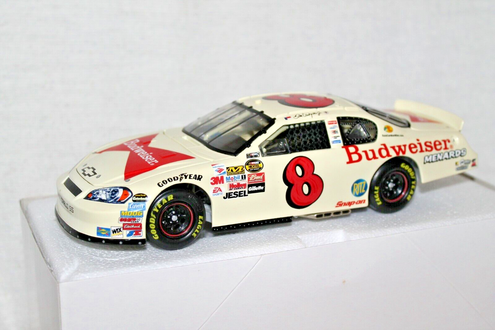 MA DALE EARNHARDT JR. #8 Budweiser / Father's Day 2006 Monte