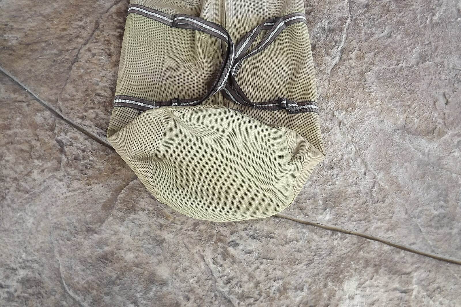 Heavy Weight Mesh Large Decoy Bag with straps Brown/Green in color