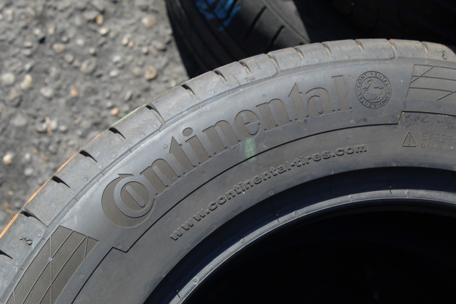 235 60 18 Continental, CSC 5, VOL, 103H, x1 Single Tyre 7.5mm (F1_tyres) L3737