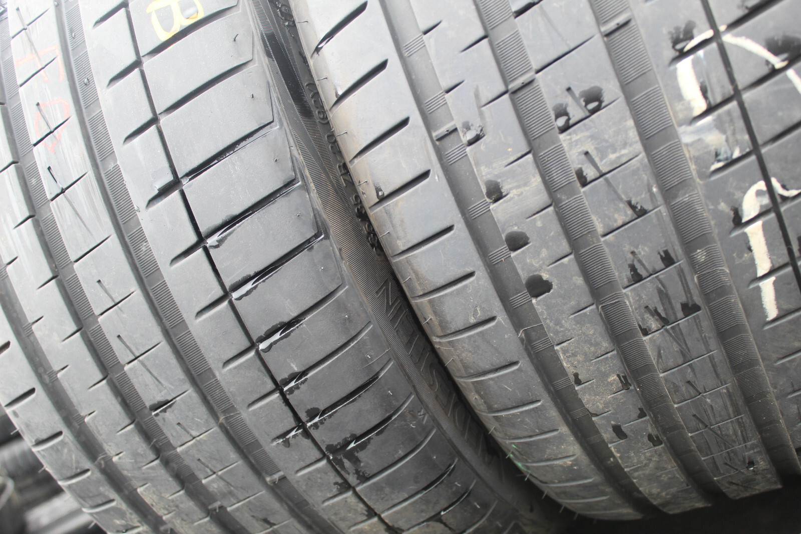 235 35 20, Vredestein, Giugiaro, XL, 92Y, x2 A Pair 6.5mm (F1_tyres) FO L2304