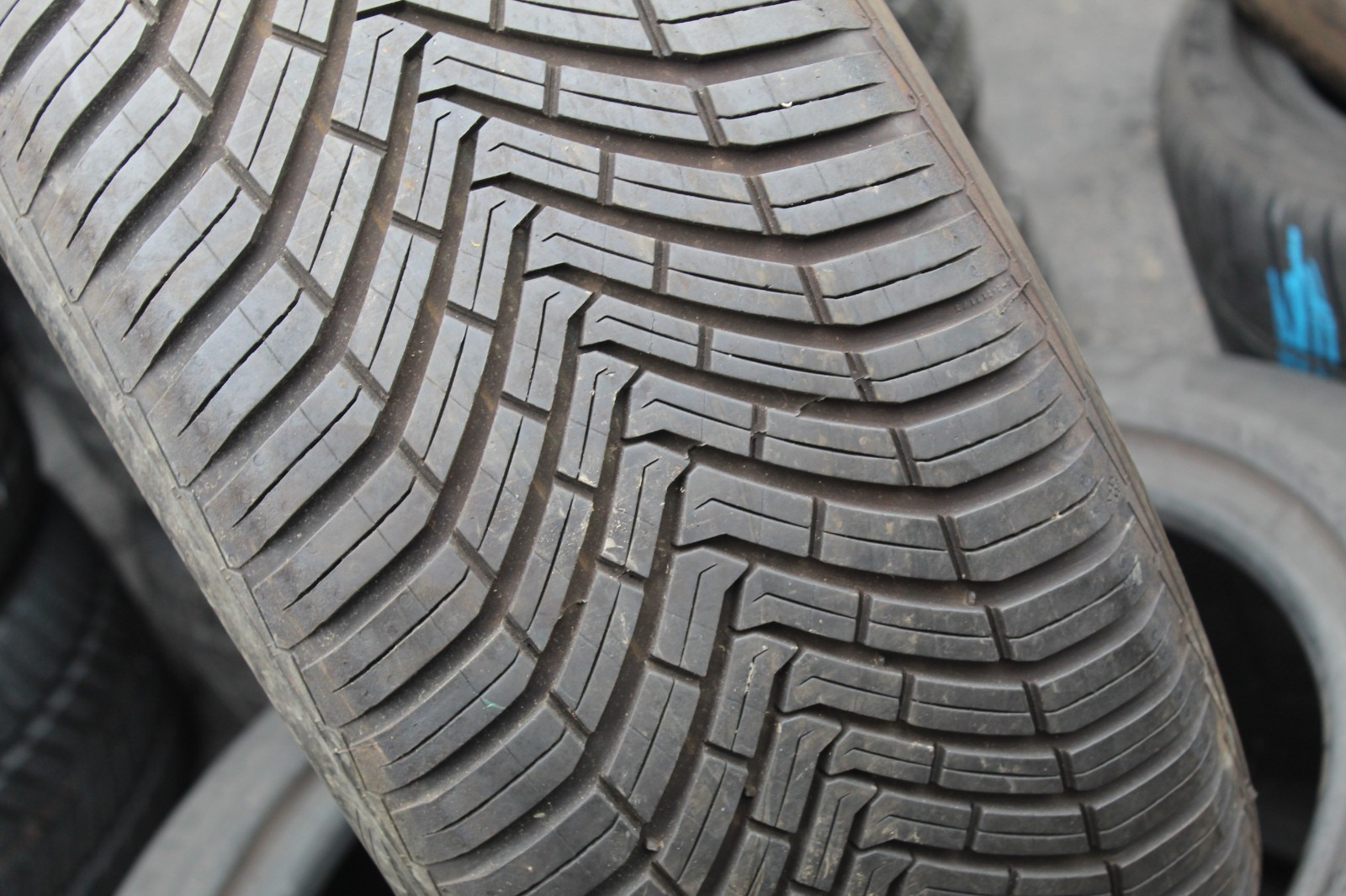 235 55 17 Continental, All Season, XL 103V x1 Single Tyre 7.2mm (F1_tyres) L3689