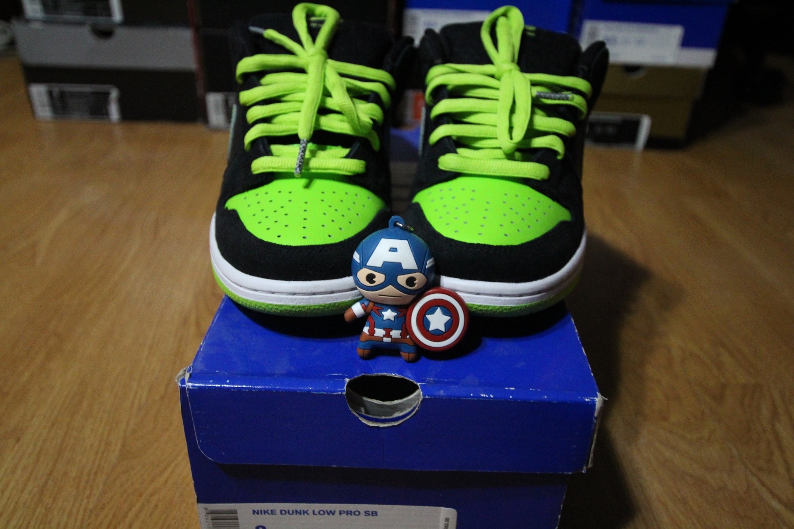 nike sb dunk low neon j pack