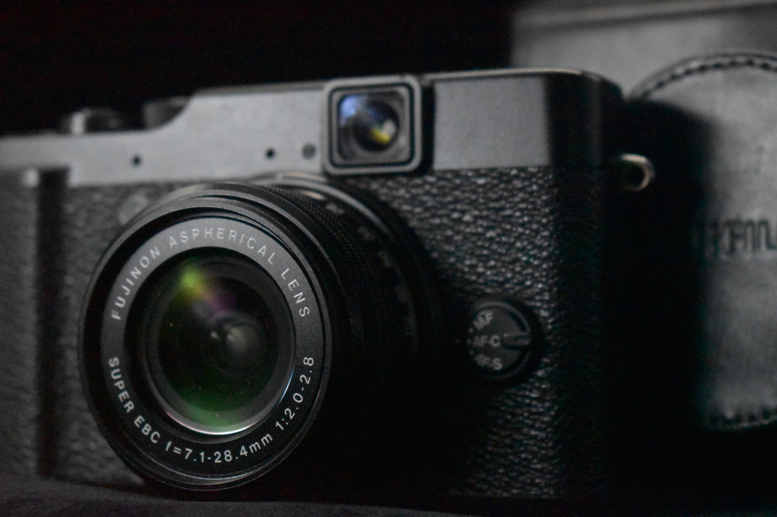 1 Yr Warranty] Fujifilm X10 Black pPoint and Shoot Compact