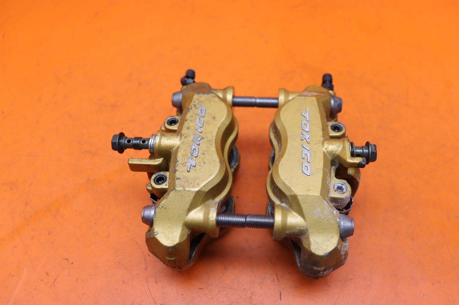 二つセット 2005-2006 KAWASAKI NINJA ZX6R OEM RIGHT LEFT FRONT BRAKE CALIPER