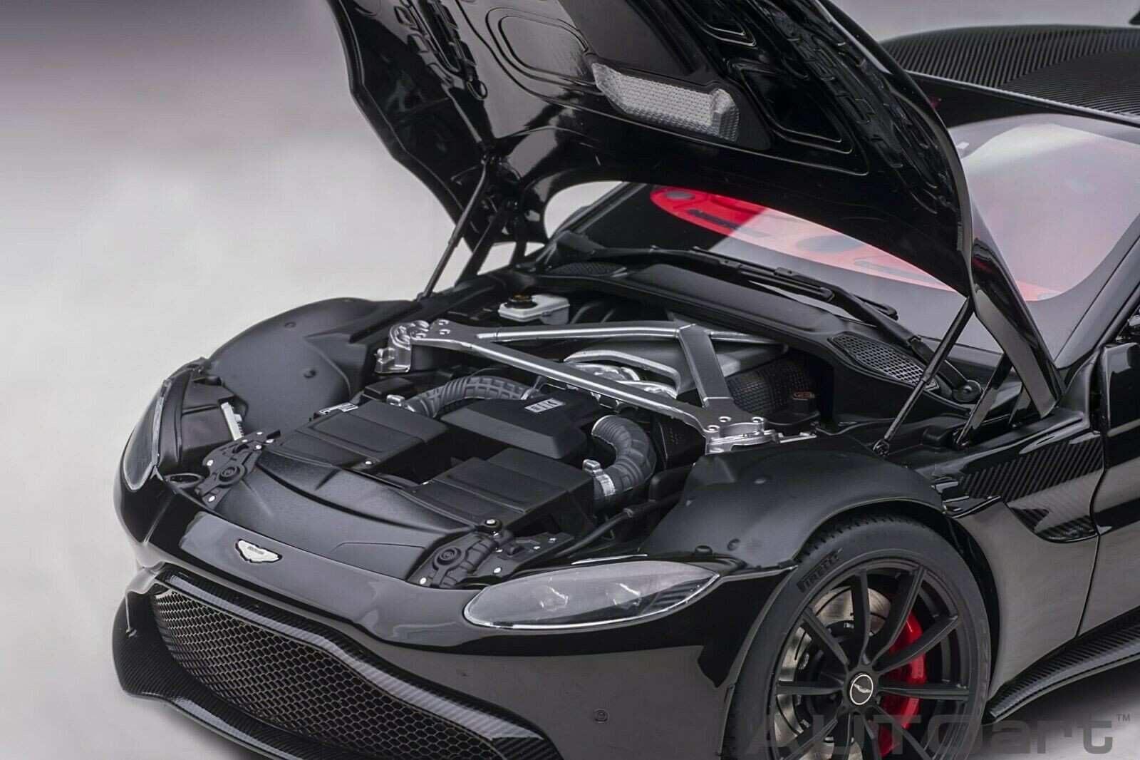 ミニカー 1/18 AUTOart ASTON MARTIN Vantage 1:18 AUTOart Aston Martin V8 Vantage 2006 (Titanium Silver