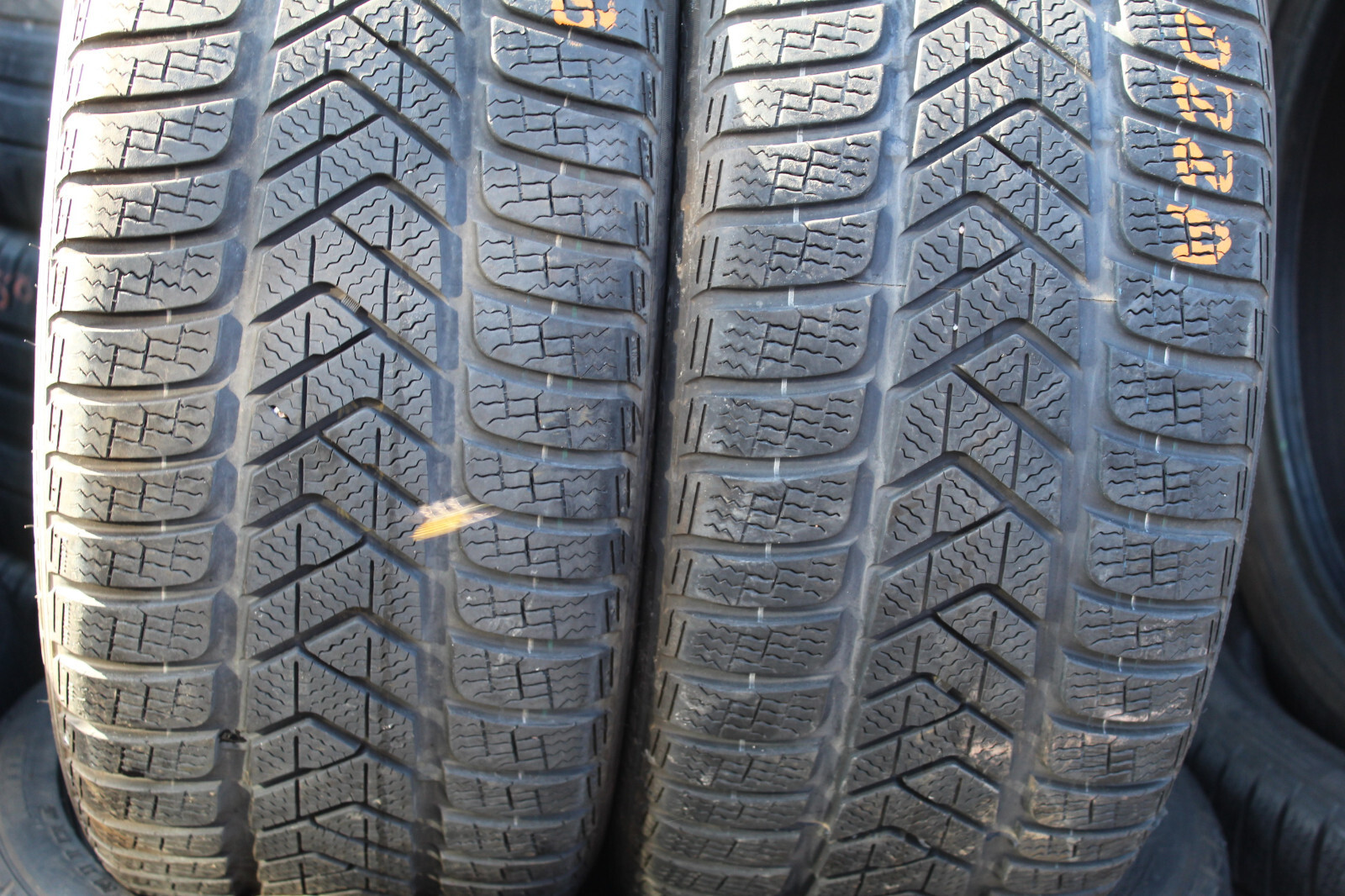 245 40 18 Pirelli, Winter, AO, XL, M+S, 97V, x2 A Pair 6.5mm (F1_tyres) L3022