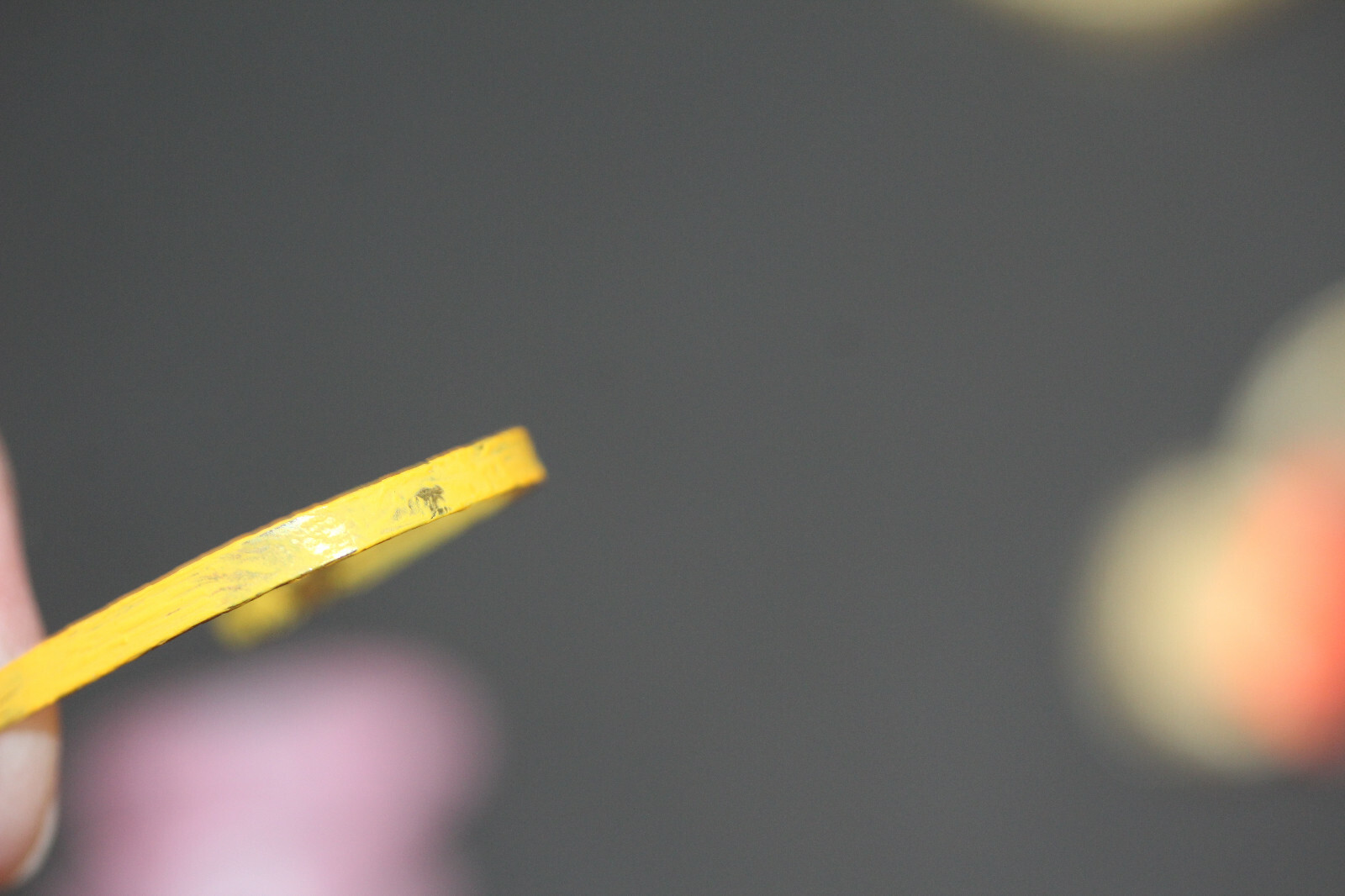 *VINTAGE SKIPPER 1967 BEACHY PEACHY  #1938 YELLOW METAL HEADBAND-HAS PAINT RUBS