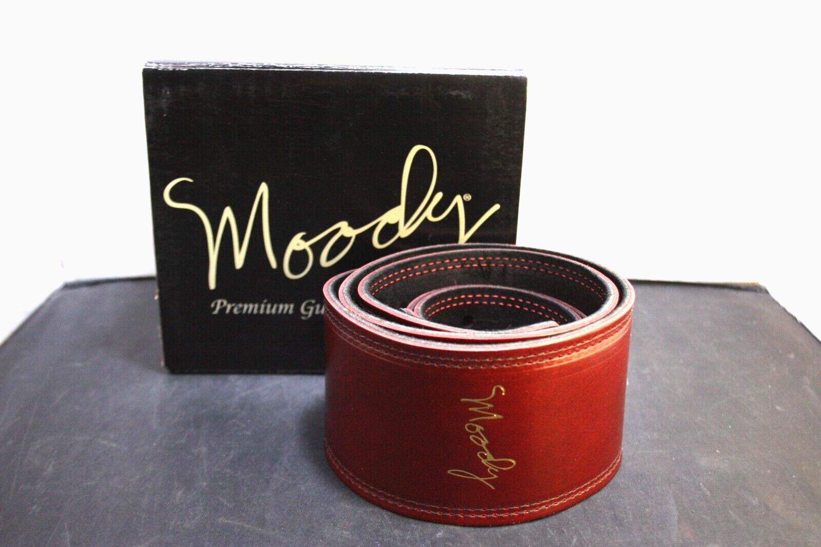 Moody 2.5”inch Adjustable Reddish Brown / Black Suede Backed Guitar Strap LOOK!!