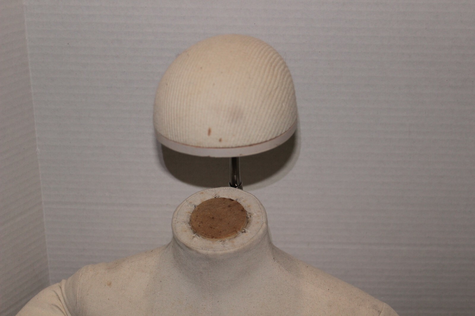 Mannequin Natural 2K Size 7 1/2 Form