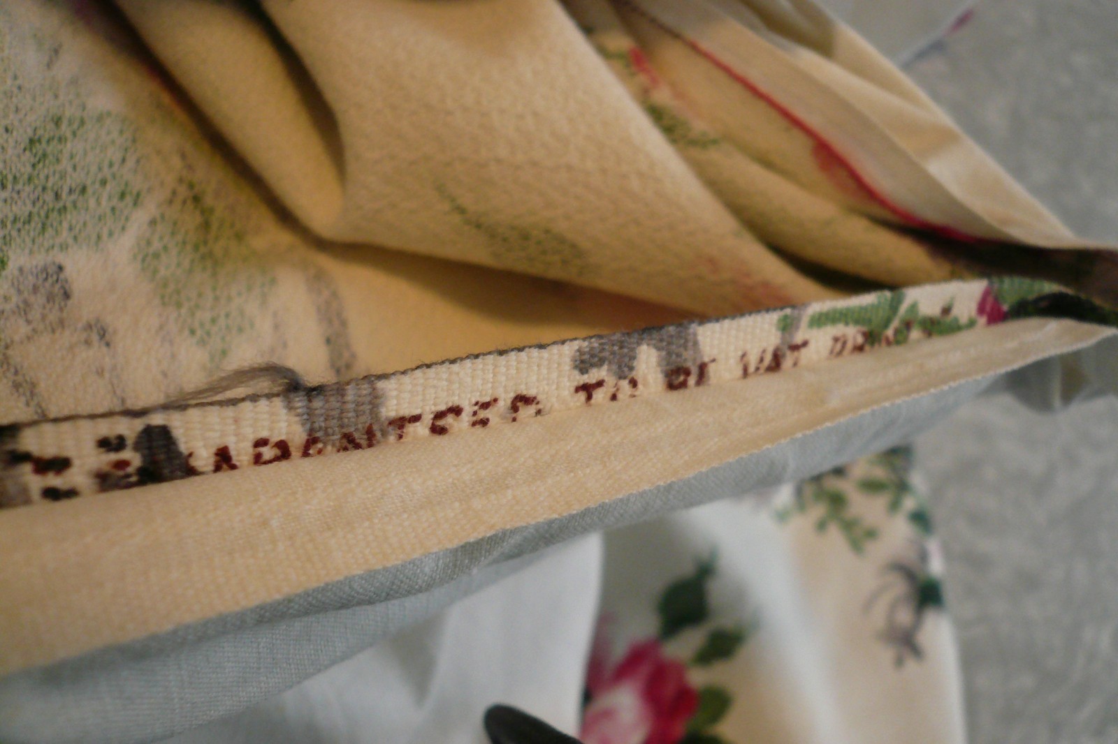 2 FAB LRG PANELS CABBAGE ROSES COTTAGE NUBBY BARKCLOTH PINKS CRANBERRY FLORAL PR