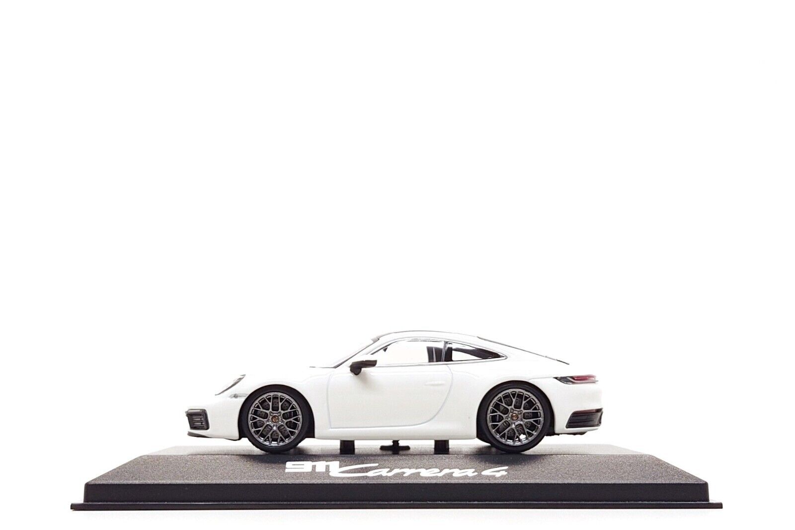 Minichamps 1:43 Porsche 911 Carrera 4 (992) in White (Dealer Minichamps 1:43 Porsche 911 Carrera 4 (992) in White (Dealer