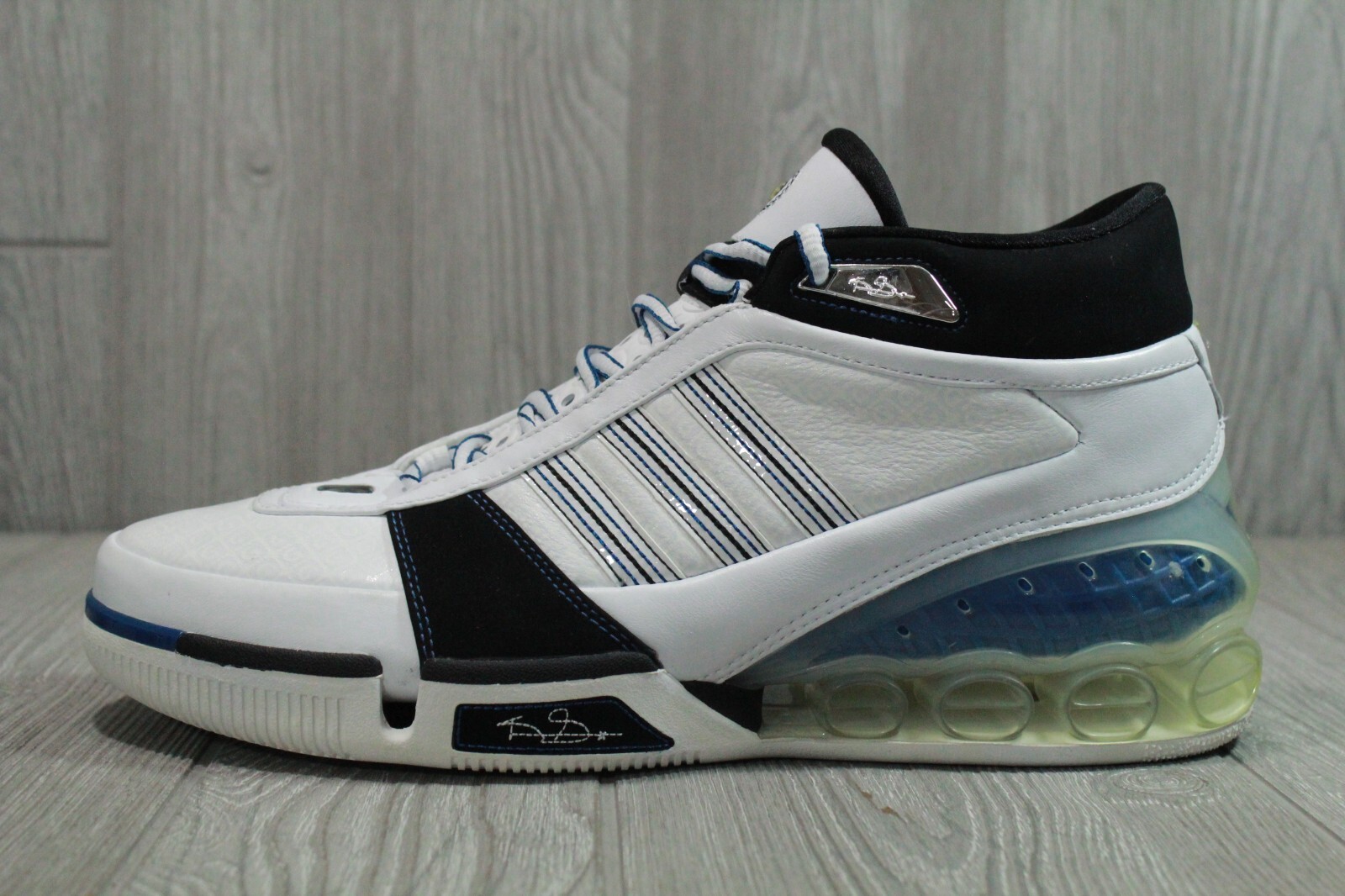 Rare New Adidas KG Bounce White Basketball Garnett 2006 Rare New Adidas KG Bounce White Basketball Garnett 2006