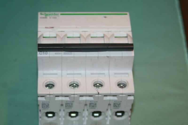 Disjoncteur Acti9, Ic60n  4p C10 Courbe C A9f77410 Schneider