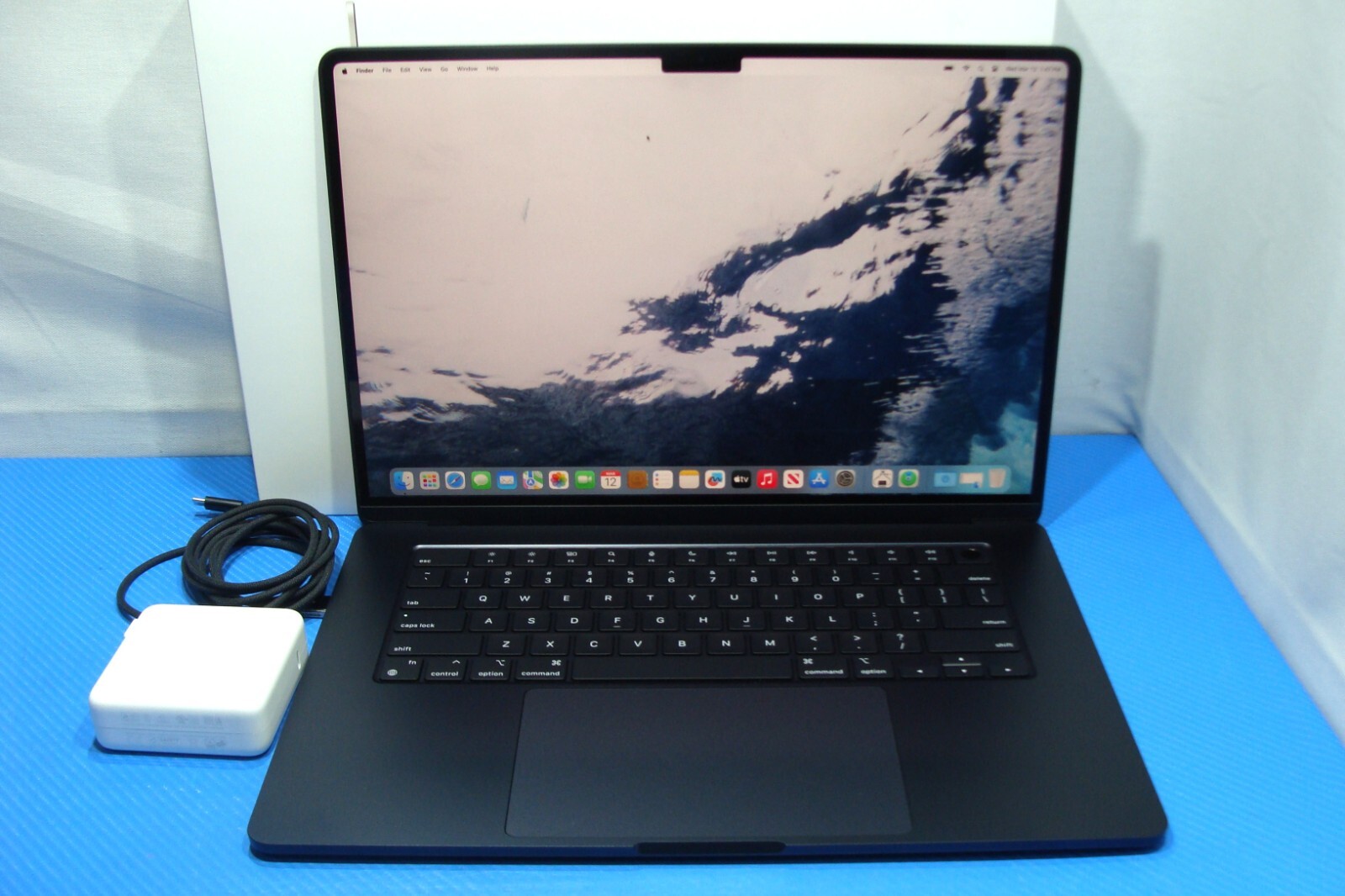 Apple MacBook Air 15.3inch MQKW3J&frasl;A A2941 2023 選べるOS TouchID [Apple M2 8コア  メモリ8G SSD256GB 無線 BT カメラ 15.3 Midnight 純箱] ：美品