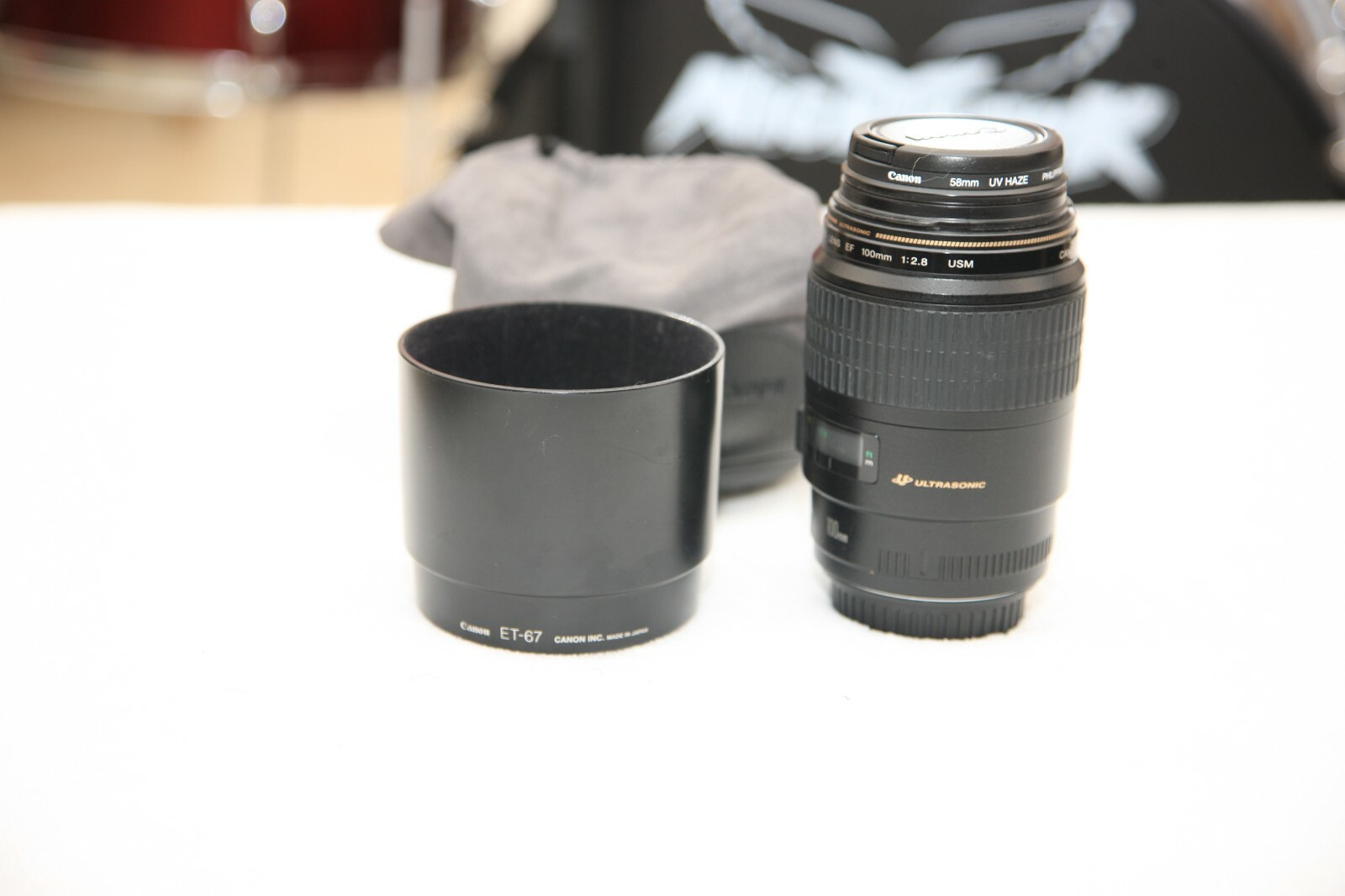 Canon EF 100mm f/2.8 USM Macro Autofocus Lens Mint and excellent  Condition