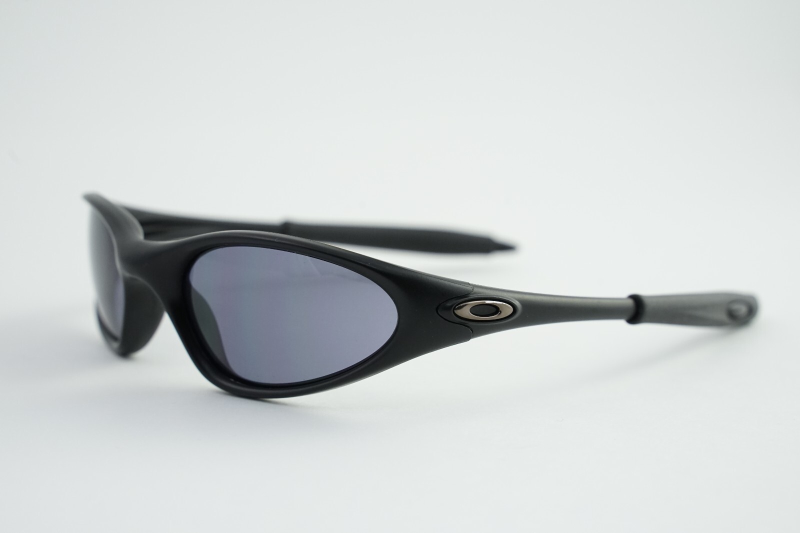 【名作】oakley minute1.0 90s マットブラック archive 名作】oakley minute1.0 90s マットブラック archive 名作