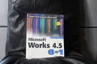 Microsoft Works 4.5 6 in 1 QUE conquer all six programs with one Book