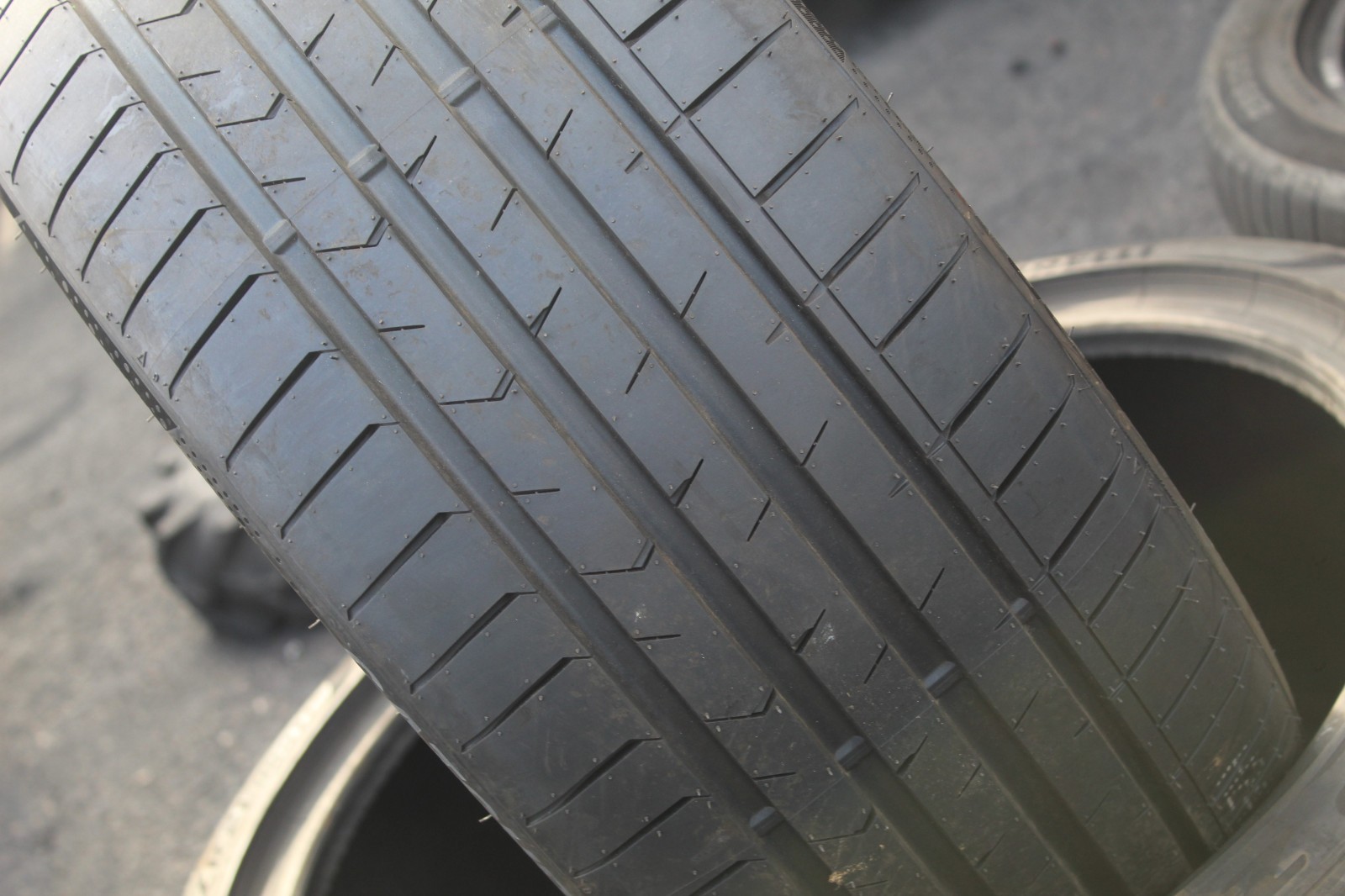 New 235 40 18 Lanvigator, CatchPower +, XL, 95Y, x1 Single Tyre (F1_tyres) YD082