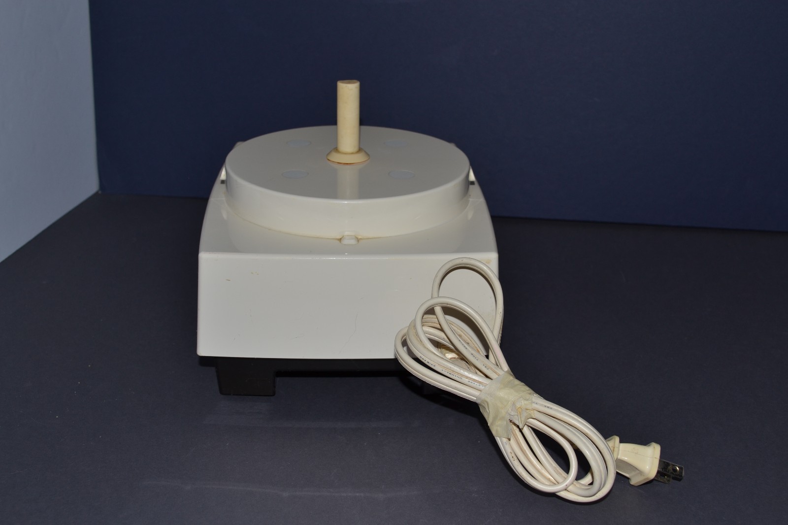 VINTAGE CUISINART DLC-10 PLUS FOOD PROCESSOR MOTOR BASE TESTED  **(WORKS)**