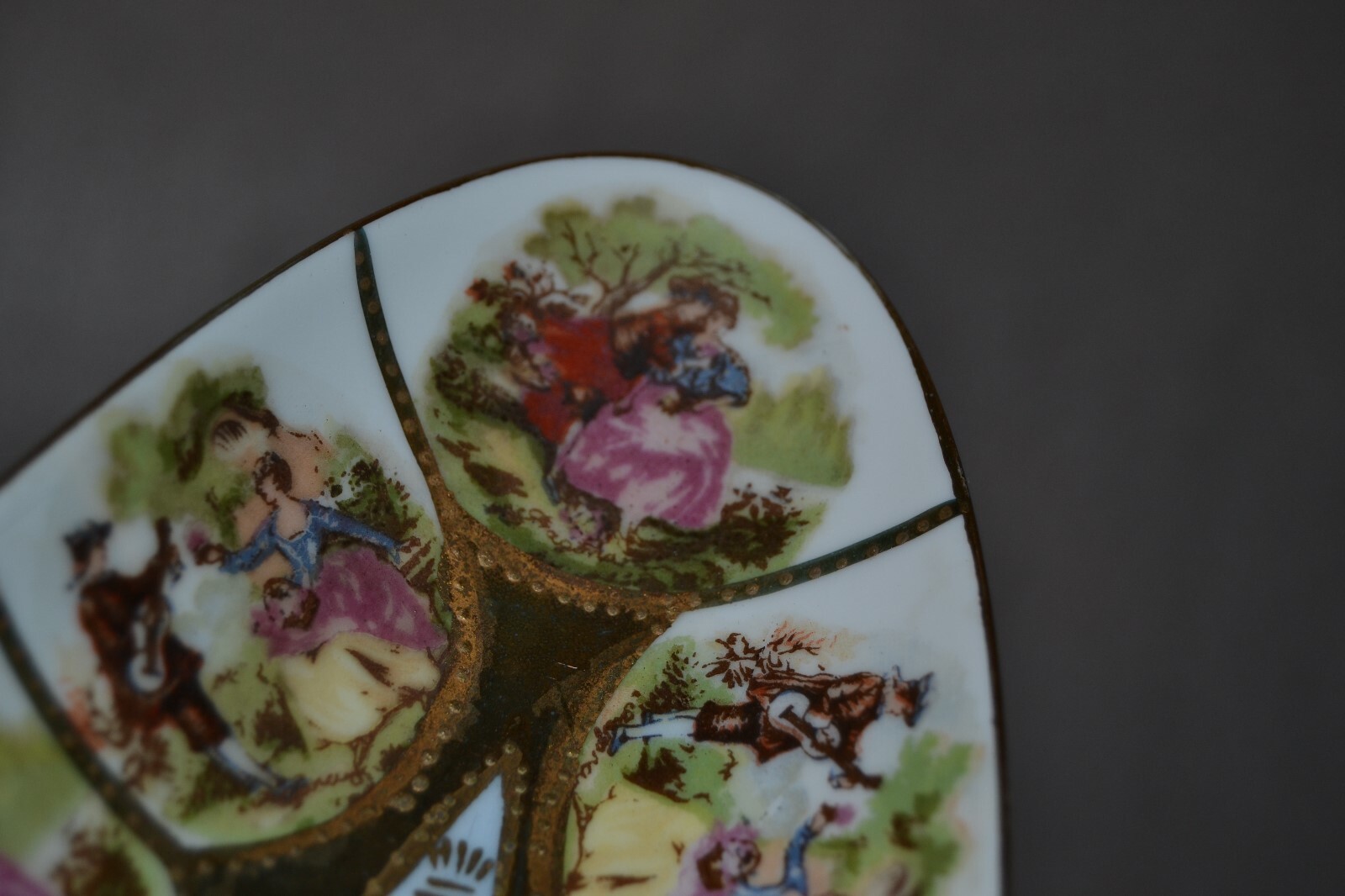 Royal Vienna Porcelain Courting Couples Celery Dish Beehive Mark 55 1102    t3