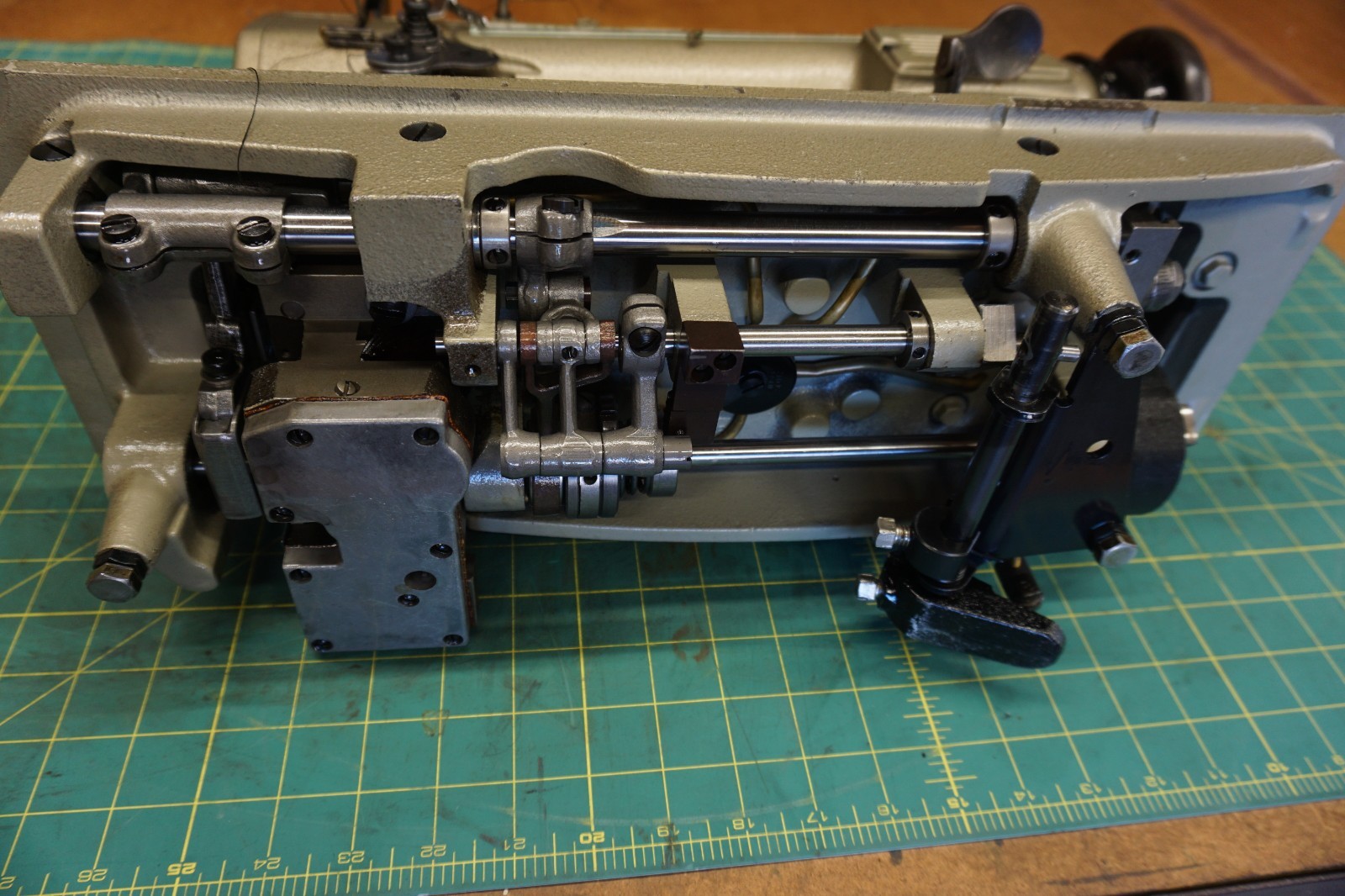 Singer 211U566A Industrial Walking Foot Sewing Machine(Head Only)(U Bobbin)