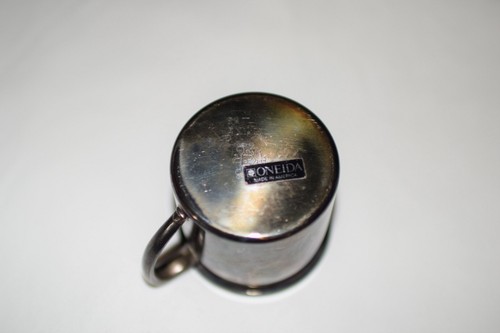 Oneida One Handled Silver Plate Baby Sippy Cup with Plastic Removable Lid