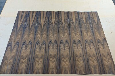 SANTOS ROSEWOOD 5' x 4', ON 20 MIL PAPER BACKED VENEER SHEET