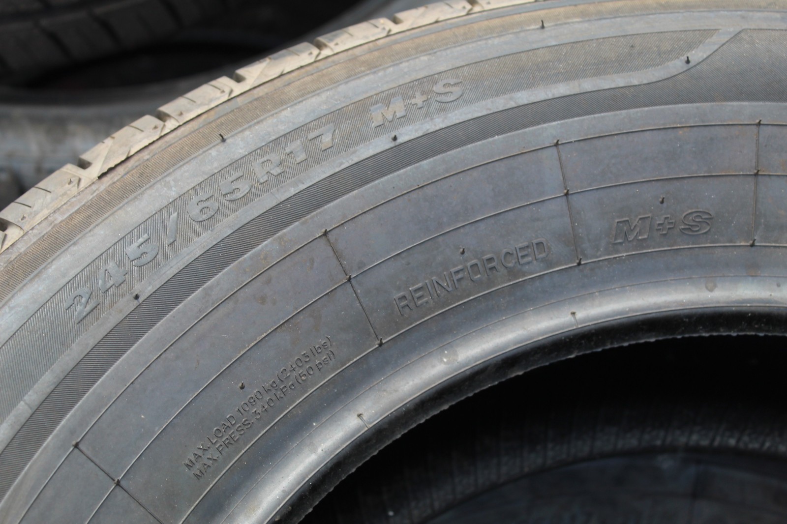 New 245 65 17 Maxxis, RAZR HT, M+S, Reinforced, 111H, x1 Tyre (F1_tyres) L3590