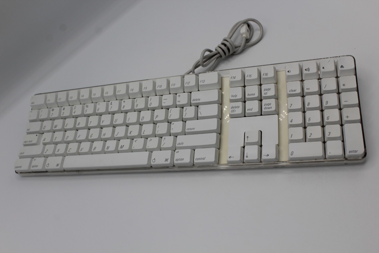 Genuine USB Wired Apple Keyboard A1048 with Two USB Ports