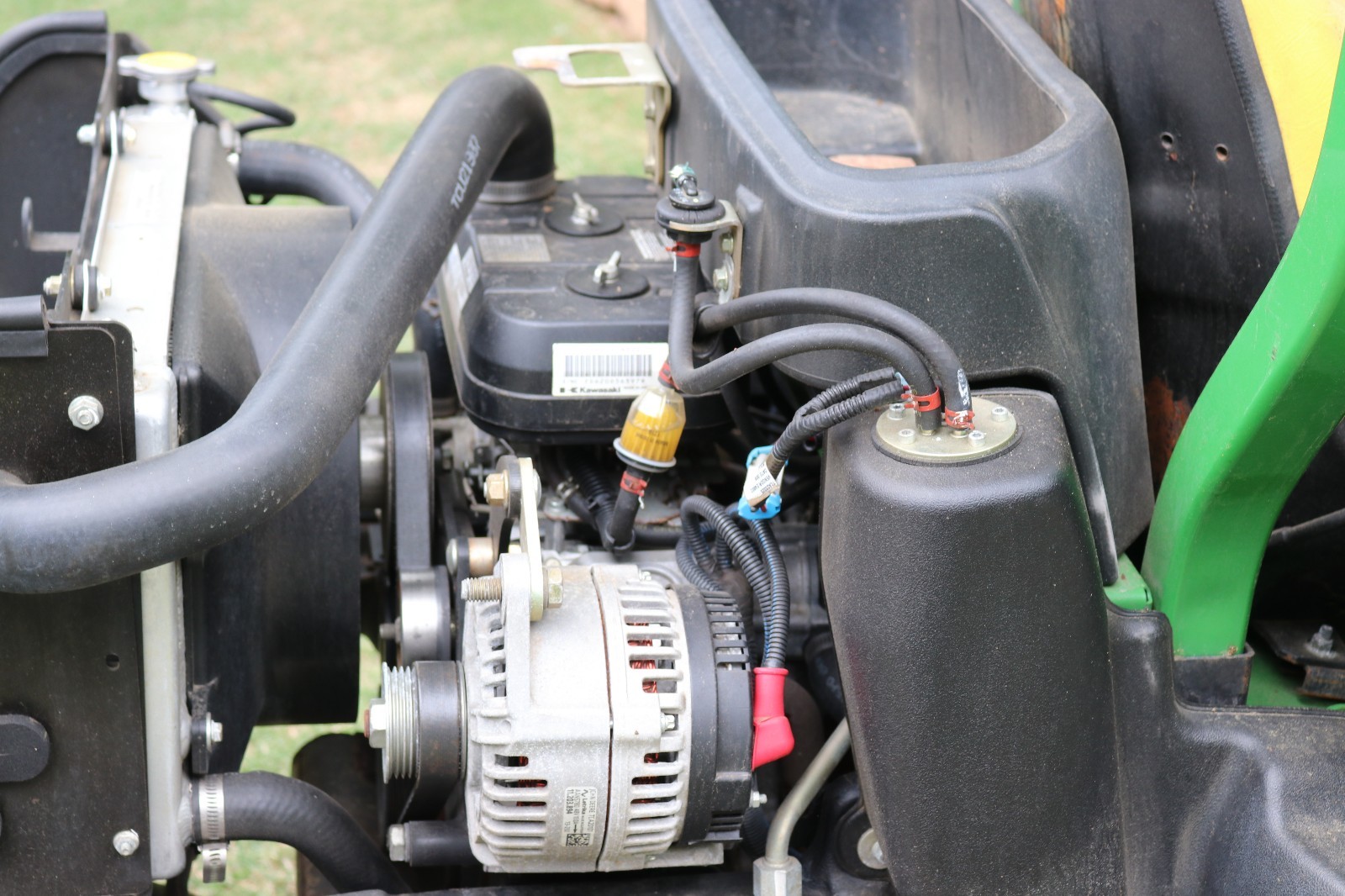 John Deere 2500E reel mower in excellent condition.