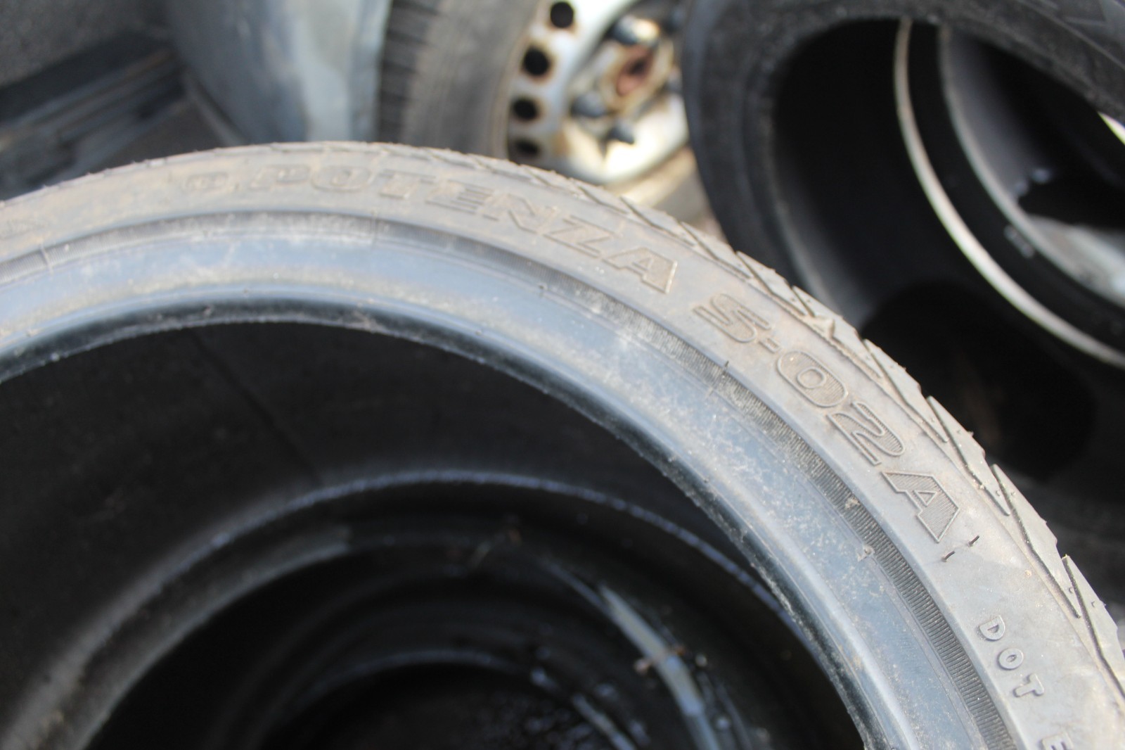 New 295 30 18 Bridgestone, Potenza S02A, 98Y, x1 Tyre (F1_tyres) FOB L3882