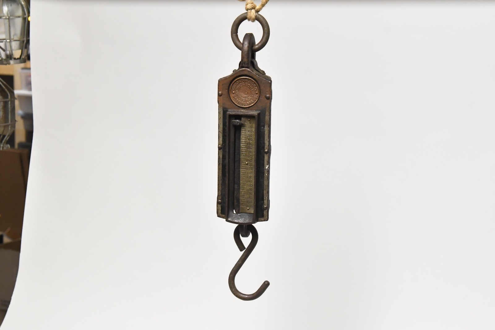 VINTAGE INDUSTRIAL 200 LB POUND INDUSTRIAL GIFFORD WOODCO SPRING SCALE