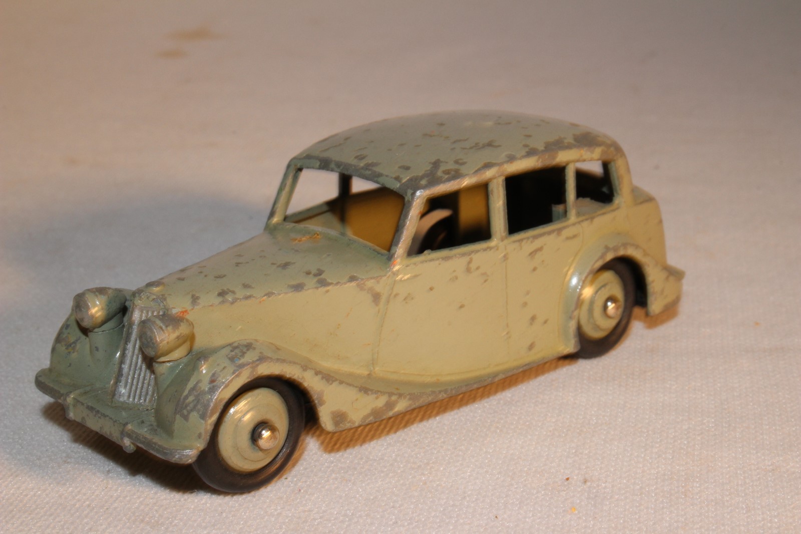 Dinky Toys(ディンキー ) トライアンフ 1800 サルーン Meccano Dinky Toys#40B Triumph 1800 Saloon Car 1949-54 Frame