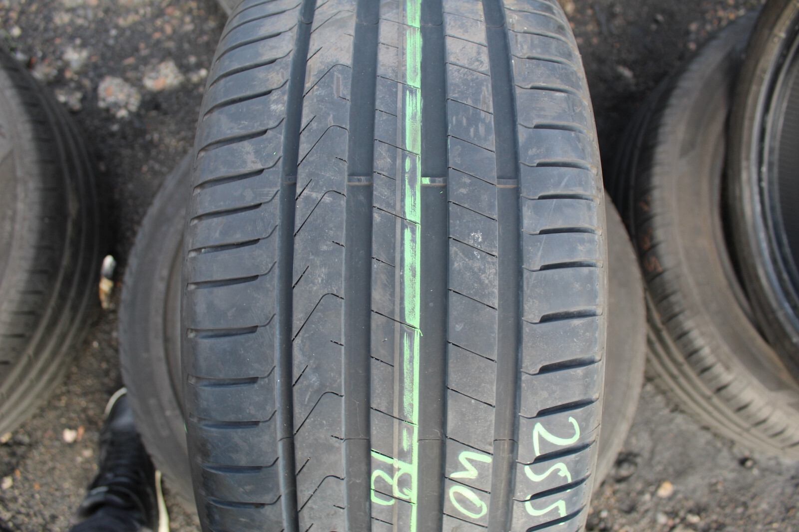 255 40 18 Pirelli, RunFlat, Cinturato 95W, x1 Single Tyre 6.0mm (F1_tyres) L2571