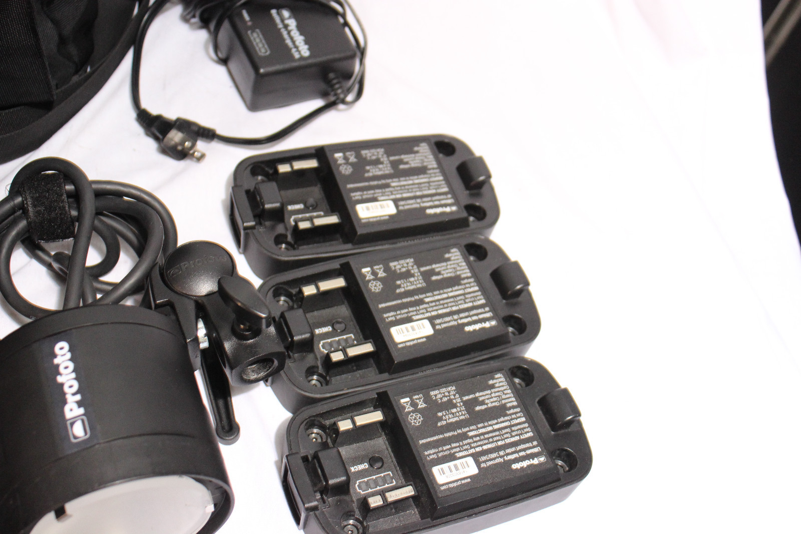Profoto B2 250 AirTTL Location Kit With 2 Heads and 3 Batteries #2