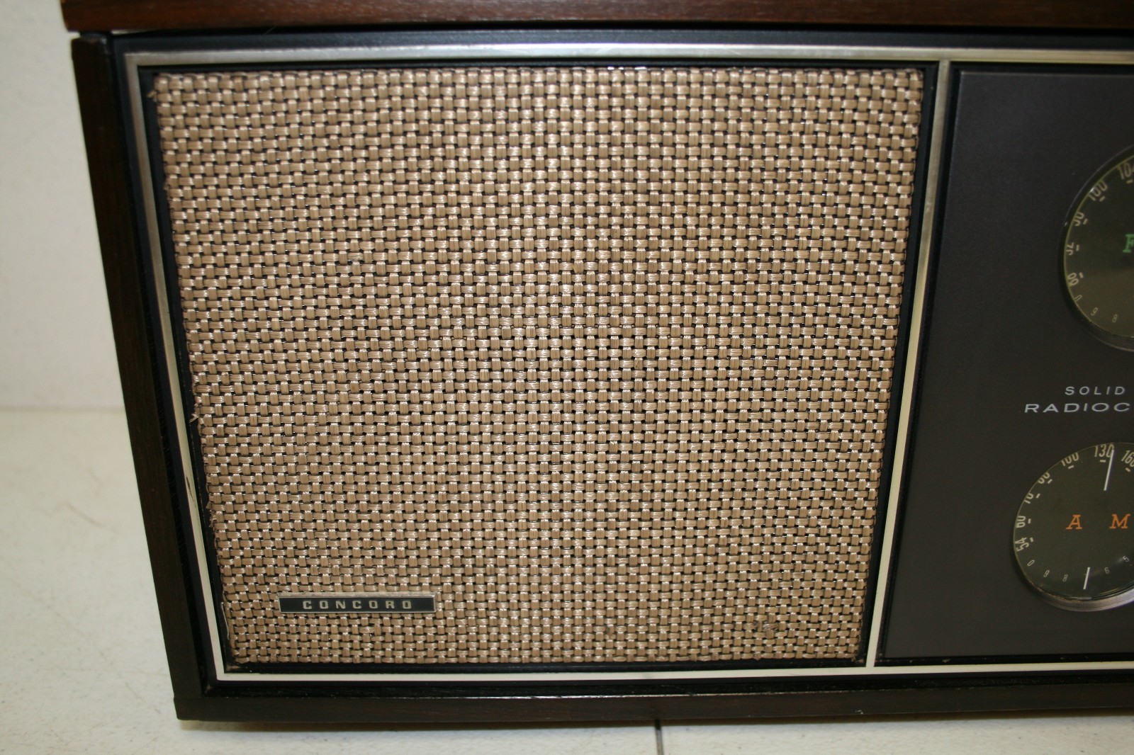 Vintage Concord RAF-10 AM/FM Tabletop Radio
