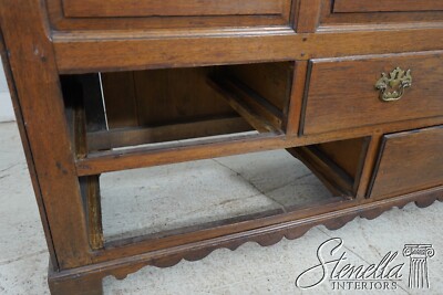 F65770EC: English 18th Century Antique Oak Linen Cabinet	