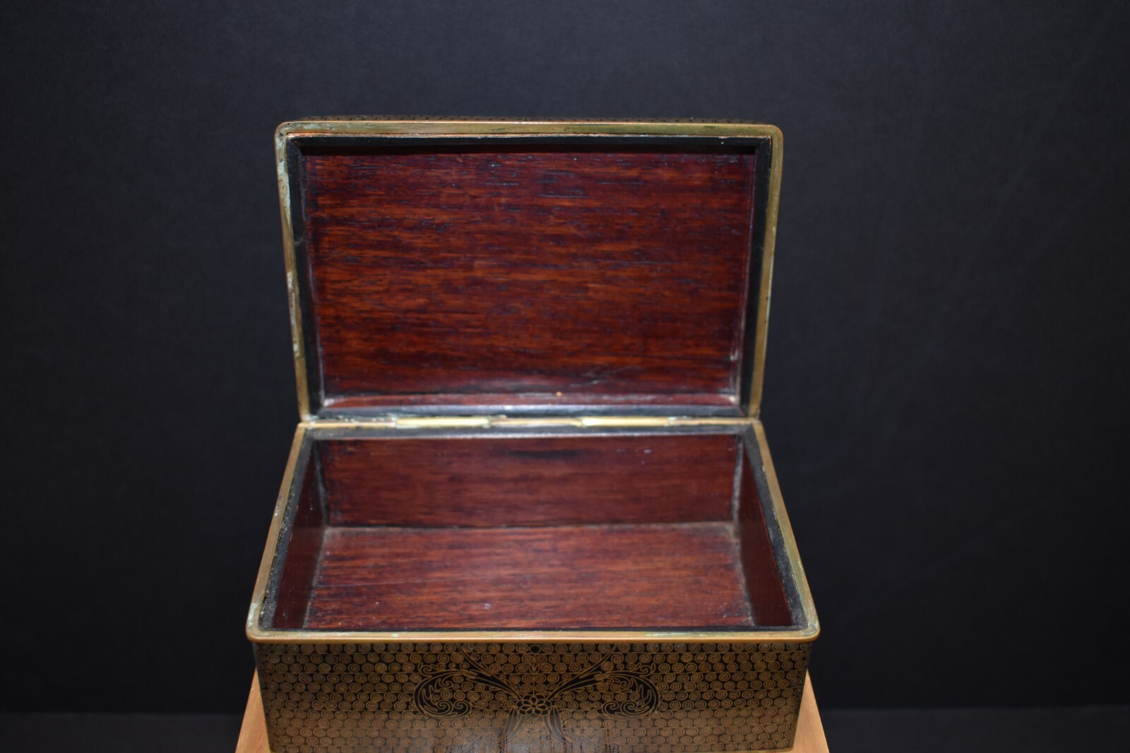 JAPANESE INABA MONOCHROME BLACK CLOISONNE TABLE OR CIGARETTE BOX