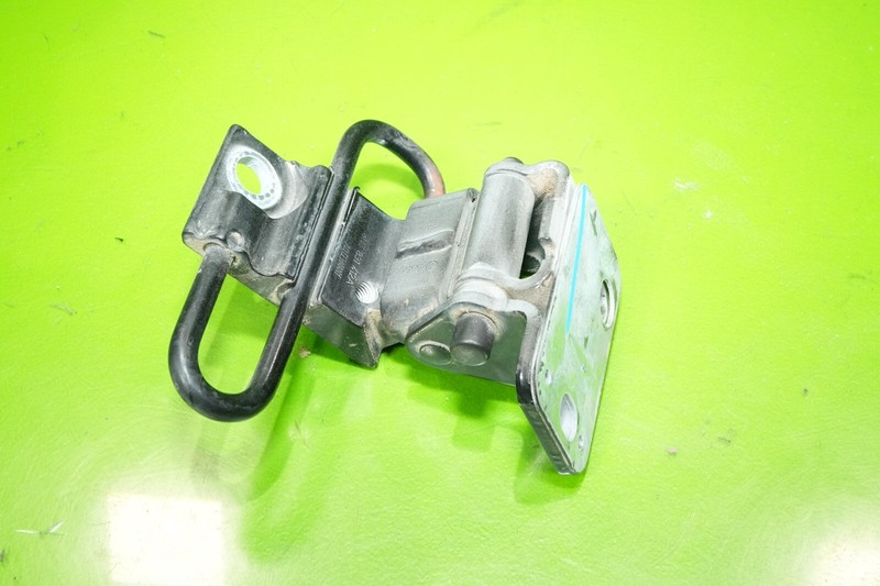 00-06 Audi TT OEM 8N0831412A passenger lower bottom door hinge hanger mount
