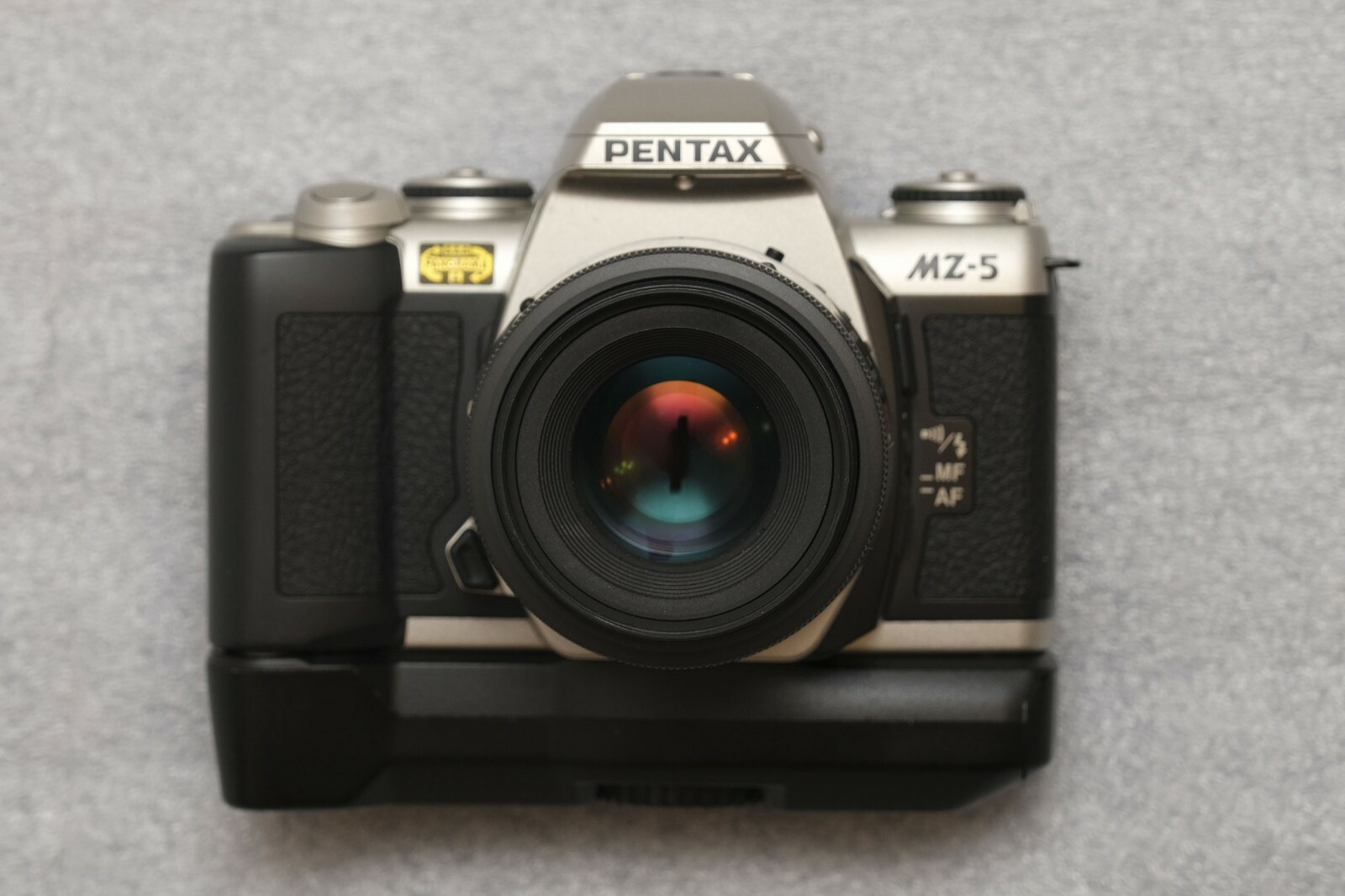 Pentax MZ-5 Batteriegriff FG, Pentax-F 1,7 50 mm, Pentax FA 3,2-4,5 28-105 mm