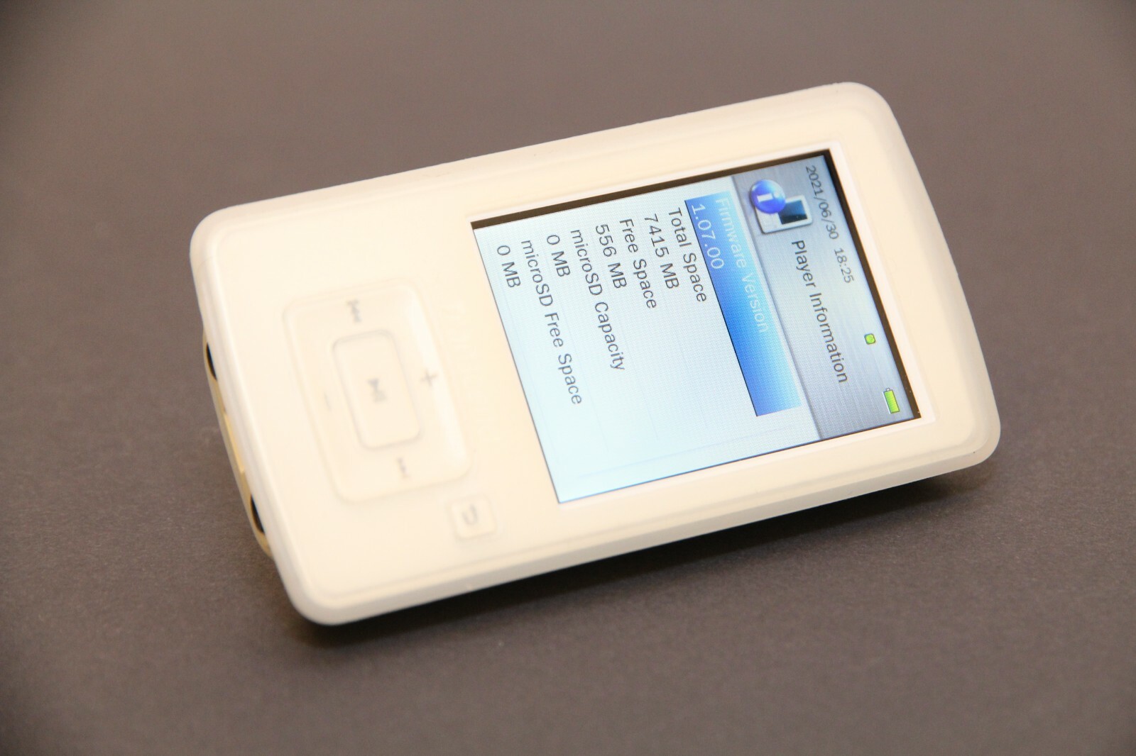 TRANSCEND Digital Music Audio MP3 MP4 Player FM Radio 8GB
