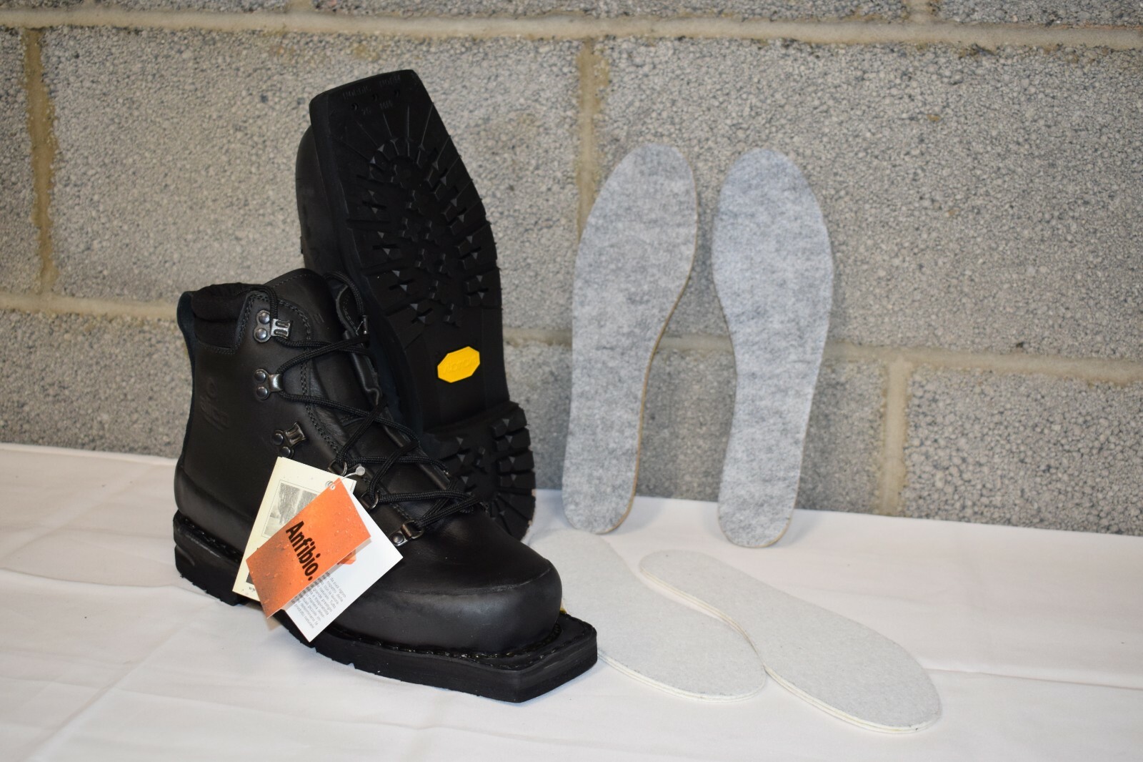 British Army - Nordic March Ski Boots - Alico Vibram Sole British Army - Nordic March Ski Boots - Alico Vibram Sole