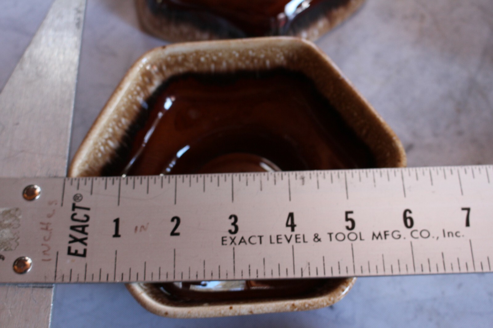 1 Hull Mirror Brown Drip pottery Chip And Dip Bowl