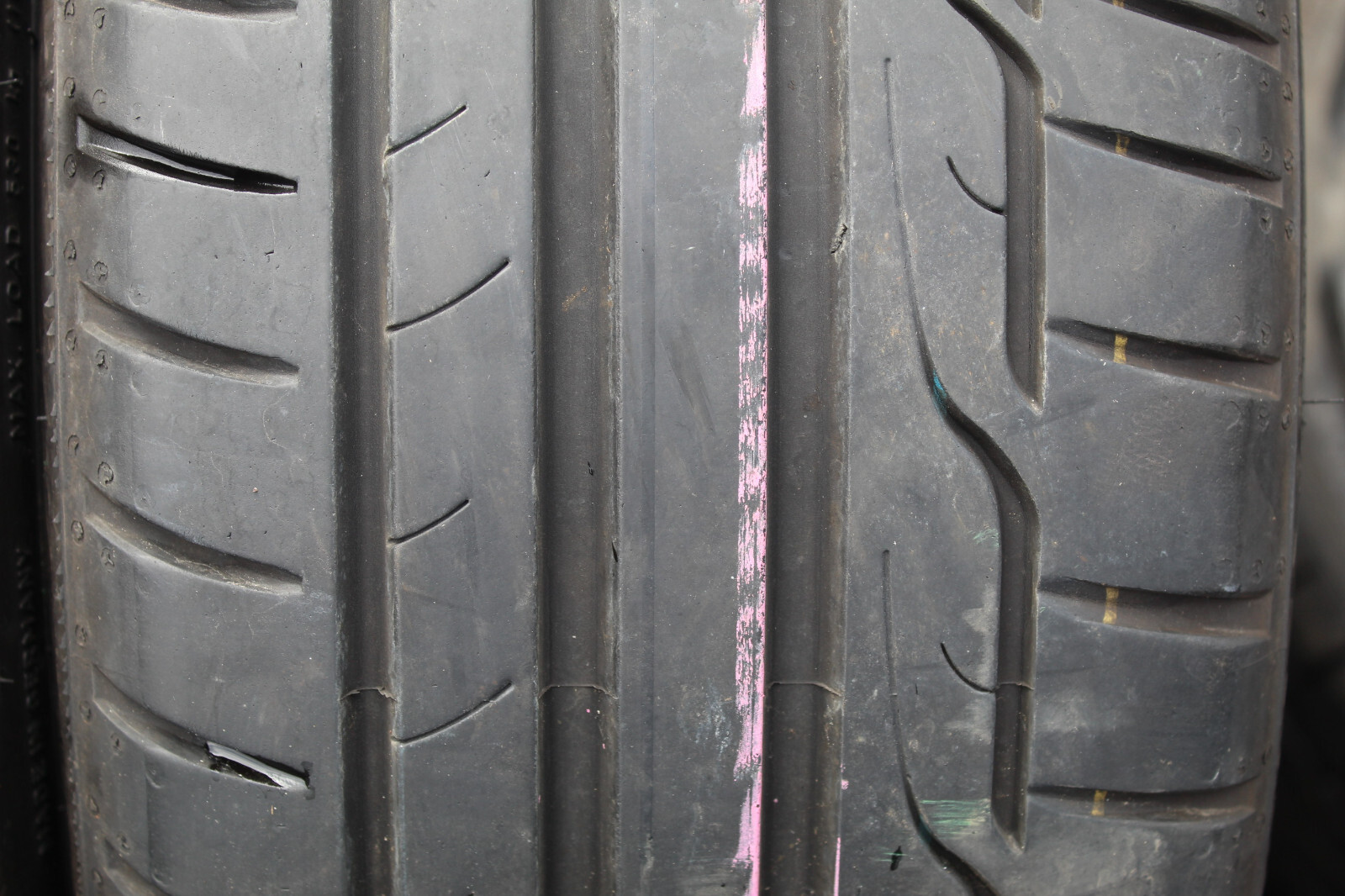 205 40 18 Dunlop, RunFlat, XL, 86W, x2 A Pair 6.8mm (F1_tyres) L3408
